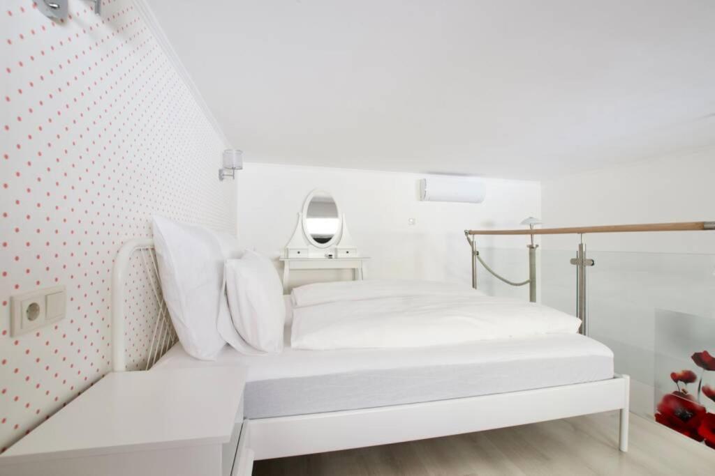 Standard Apartment By Hi5- Rose Street'S Home Budapest Exterior photo